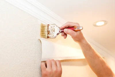 Pose de papier peint à Critot — revêtements muraux et toiles de verre